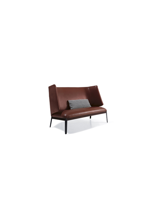 arflex-Hugloveseat-sofa-design-Claesson-Koivisto-Rune-fabric-leather-backrest-high-low-living-hospitality-project-luxury-madeinitaly-removablecover-modern-contemporary