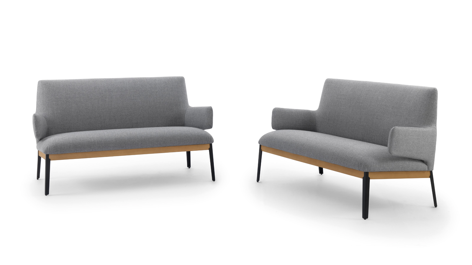 arflex-Hugloveseat-sofa-design-Claesson-Koivisto-Rune-fabric-leather-backrest-high-low-living-hospitality-project-luxury-madeinitaly-removablecover-modern-contemporary