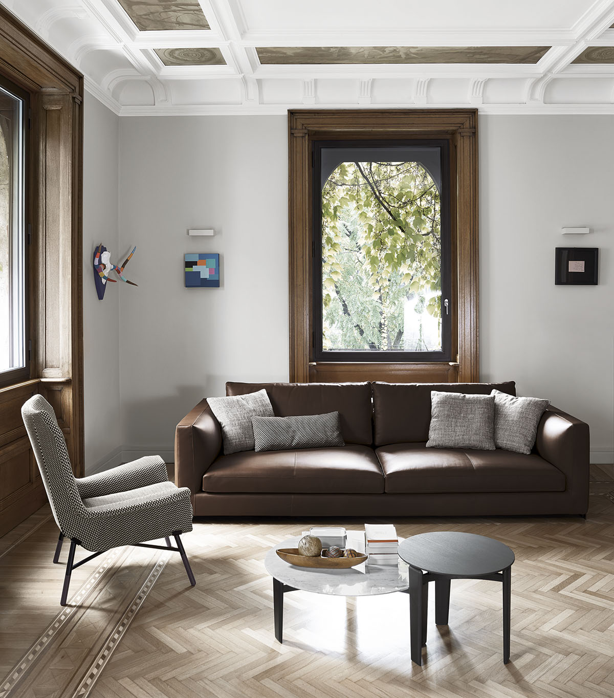 spazioarredoitalia.livealian-design-story-livingroom-house-design-living-hospitality-project- luxury -madeinitaly-classic-rendez-vous-giulietta-tablet