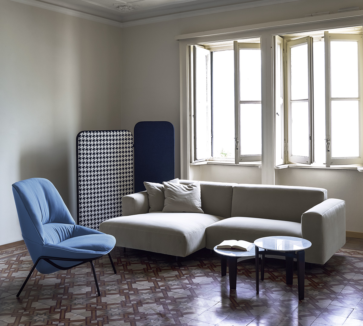 spazioarredoitalia.livealian-design-story-livingroom-house-design-living-hospitality-project- luxury -madeinitaly-epoque-claudine-ladle-diva-tablet